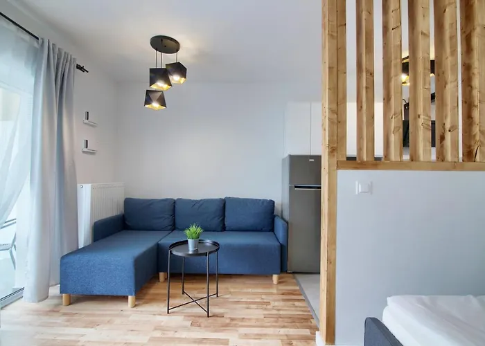 In - Chmielewskiego 3*