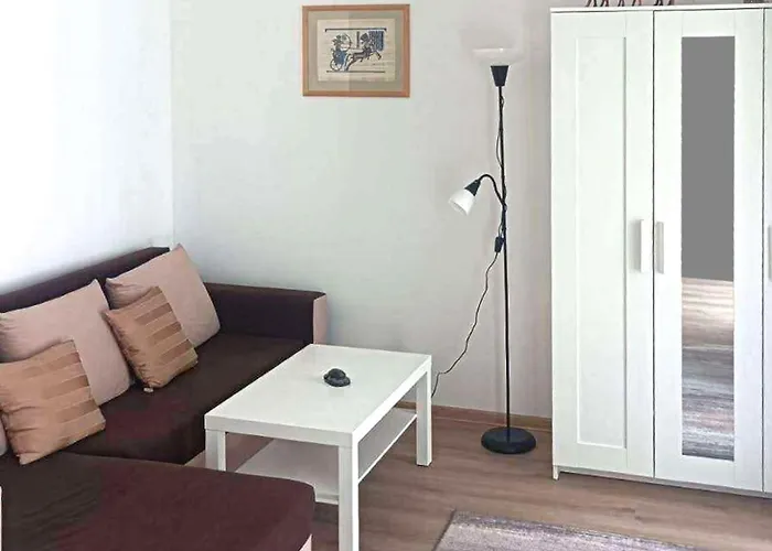 In - Chmielewskiego 3*